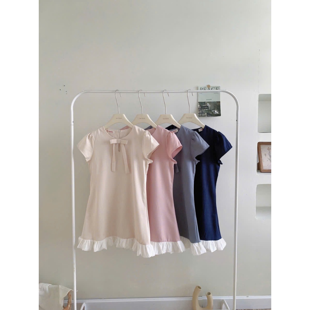 (Hàng Shop): Váy Linen Tay Cộc Đính Nơ Nhúm Bèo 4 Màu Dáng Xuông Siêu Xinh , Mẫu Bánh Bèo Tiểu Thư ,Váy Đi Cafe , Chơi | BigBuy360 - bigbuy360.vn