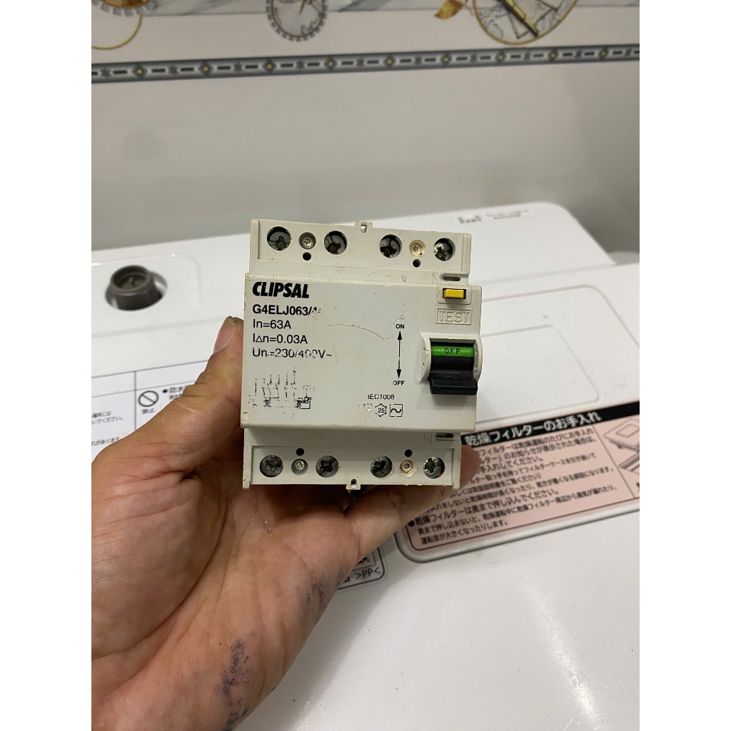 Aptomat chống giật Chống Rò An Toàn Điện Tuyệt Đối Clipsal - Schneider 63A 3 pha 4 cực chính hãng