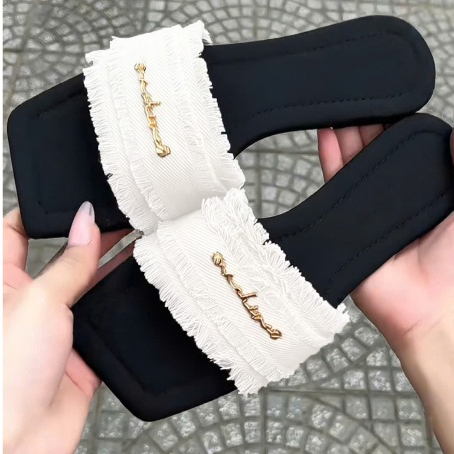 Dép lê nữ tua rua đính khóa xinh xắn mũi vuông đế bệt đi biển