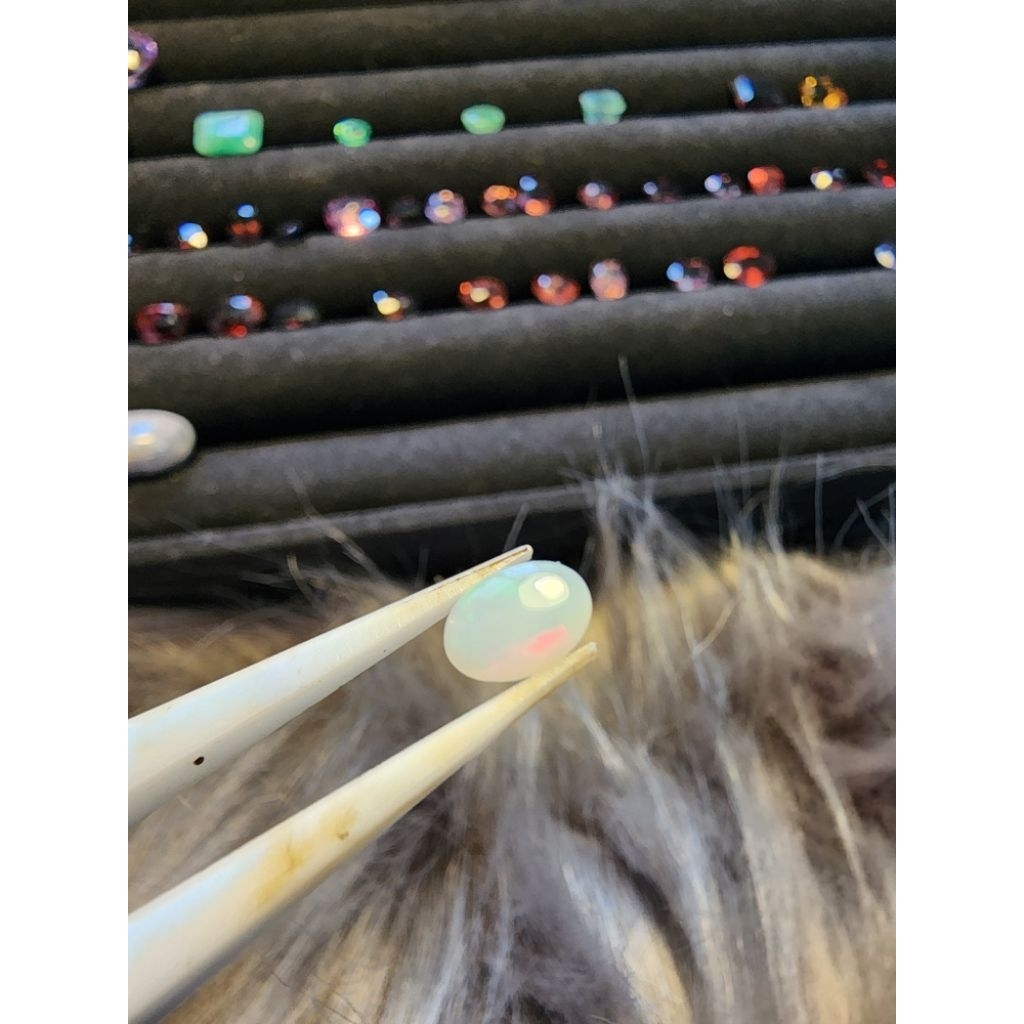 đá opal trắng tự nhiên