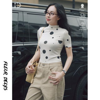 Áo Thun Lưới Ngắn Tay Nữ Fleurdelys Màu Trắng Hoạ Tiết Chấm Bi DLAC237