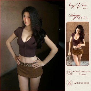 Áo thun nâu móc cài trước Cela Top