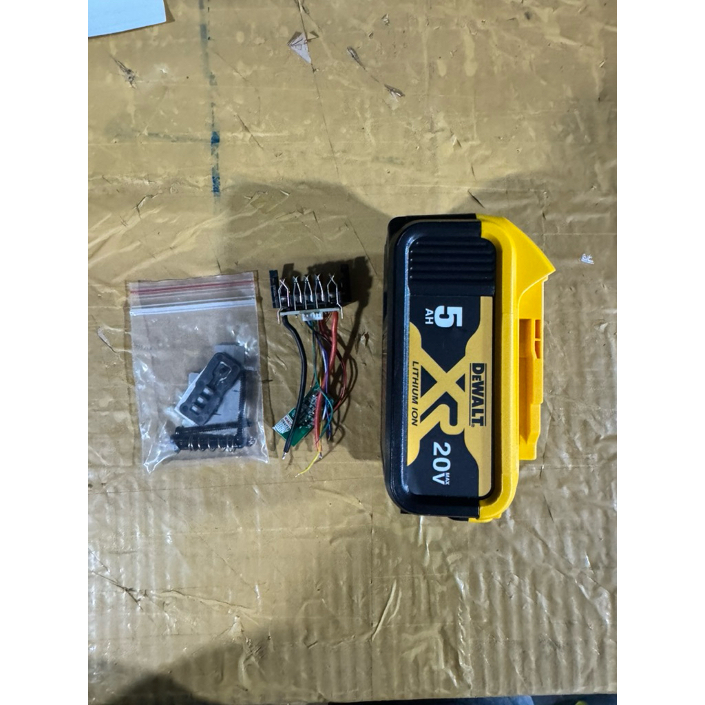 vỏ mạch pin dewalt nhận sạc zin có led báo pin