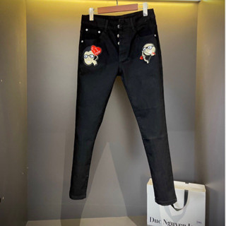 Quần jean đen đôn chề thêu logo cung tên và trái tim host neww 2026