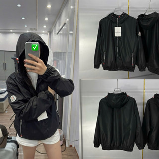 Áo khoác gió có mũ nam nữ PB gió da trơn thêu logo tay phối sọc kẻ đỏ viền mũ túi khoá zip basic AK251P