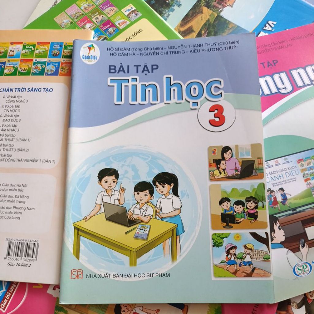 BT Tin Học lớp 3 CD và Bút Chì