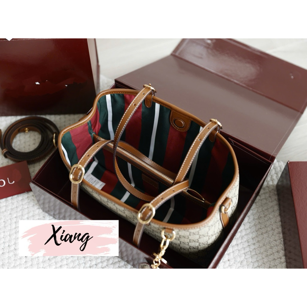 Túi xách nữ kèm charm có 3 sz.