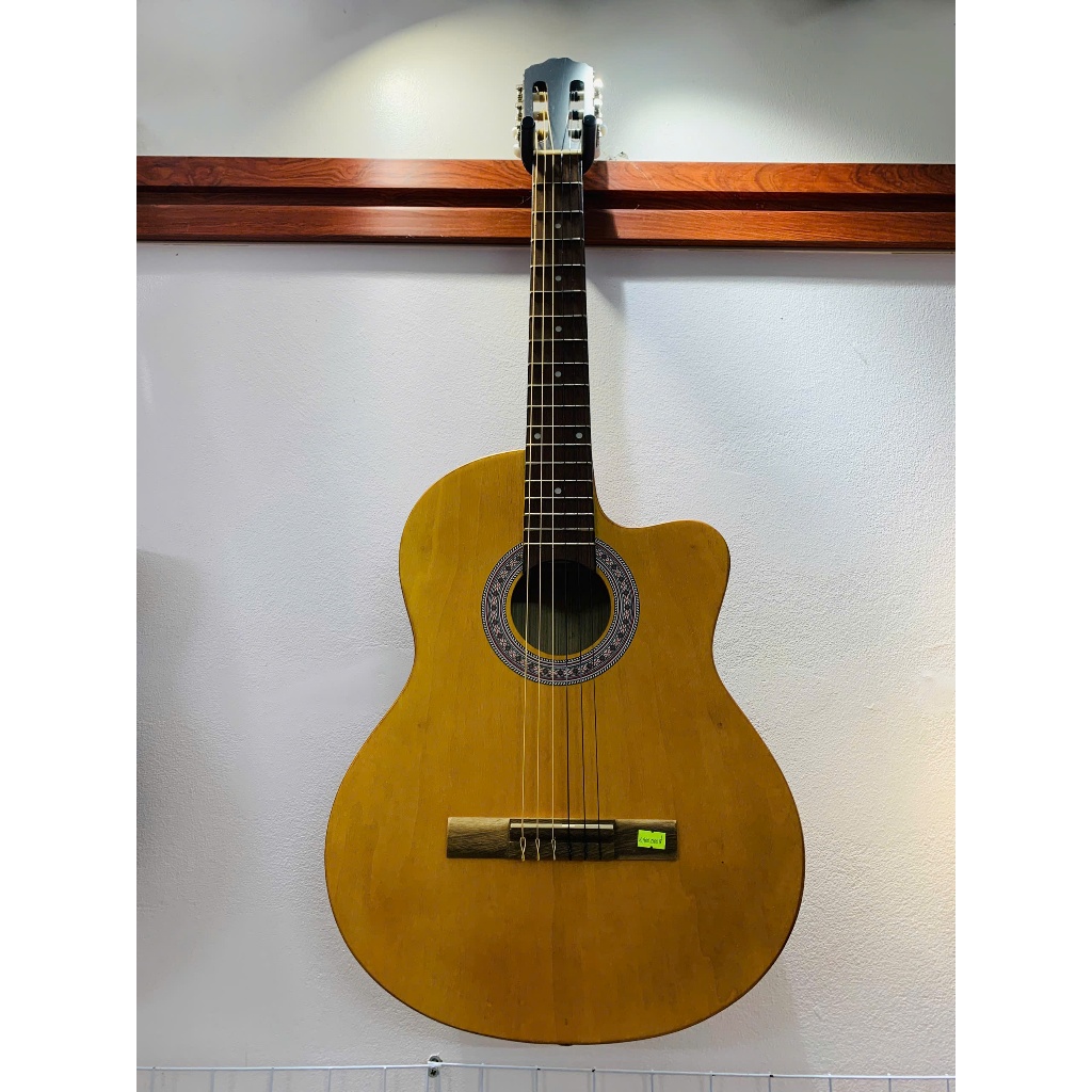 Guitar Classic (màu vàng) Dáng khuyết
