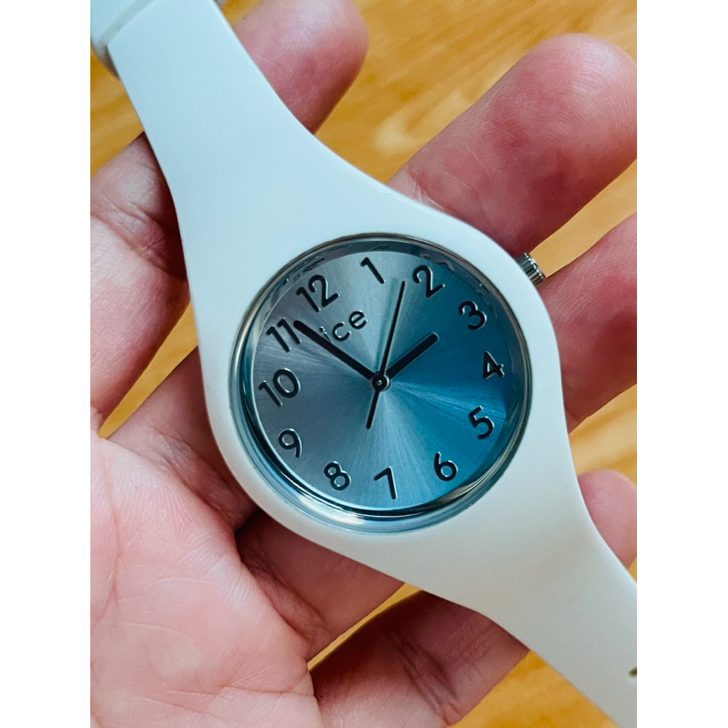 Đồng hồ Nữ Ice-Watch dây silicone siêu mới đẹp.