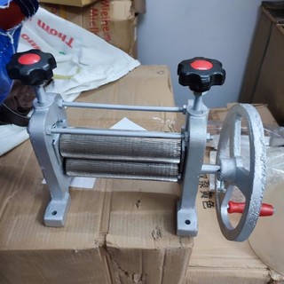 Máy cán khô mực khô cá đuối bằng tay