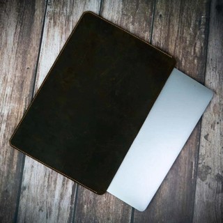 Bao da Macbook Laptop chất liệu da bò sáp da thật nguyên miếng - Handmade - Bảo hành 24 thángVnstrap