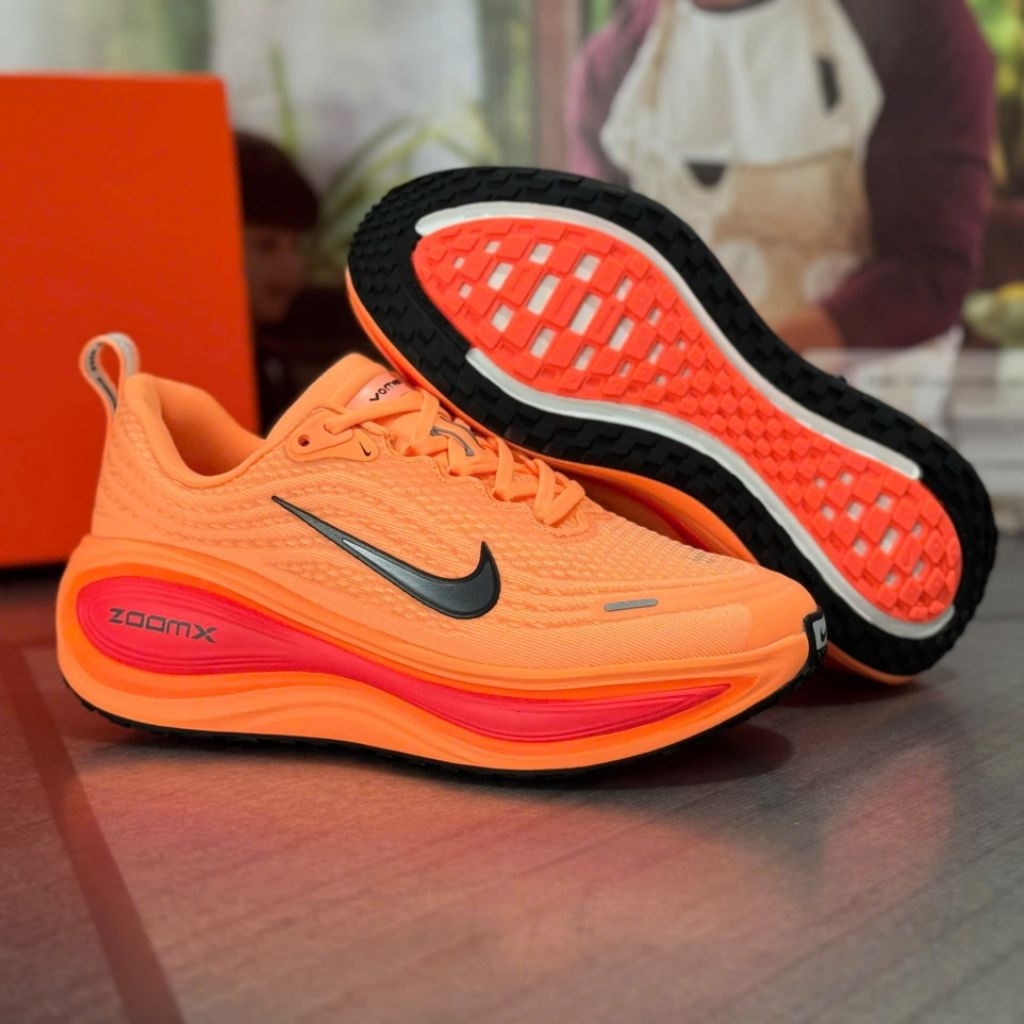 [ Ảnh Thật ] Giày Chạy Bộ Thể Thao Nam Nữ Nike Zoomx Vomero 18 Plus ' Tặng Kèm tất xịn '