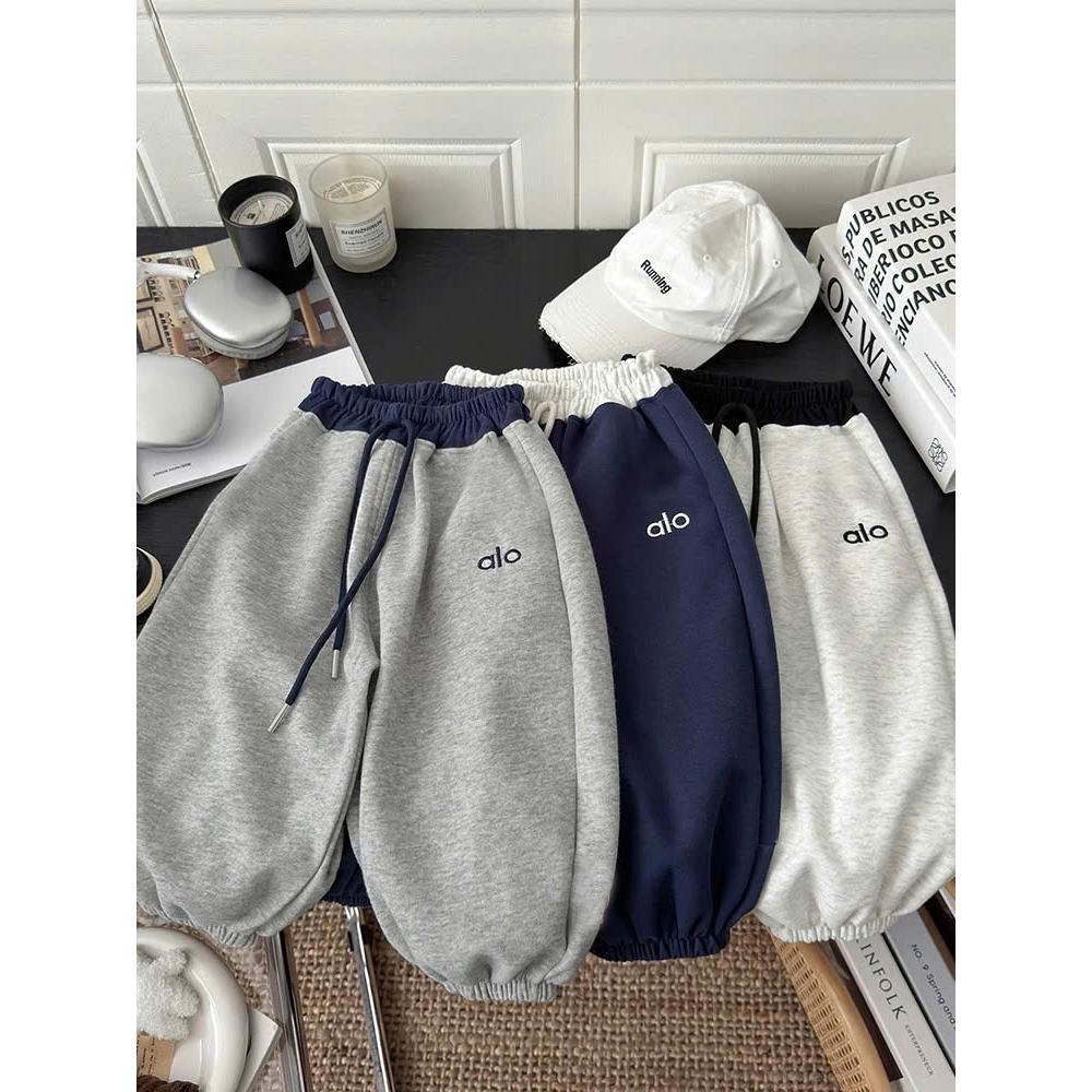 Quần nỉ thêu chữ ALO