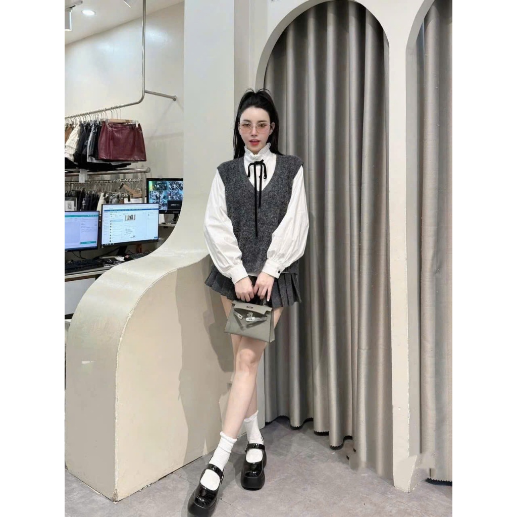 (Set 3 Món): Áo Gile Len Tiêu Xám+ Áo Sơ Mi Dài Tay Đính Nơ+ Chân Dạ Xếp Ly Phong Cách Tiểu Thư, Sang Chảnh -Ảnh Lollaye | BigBuy360 - bigbuy360.vn