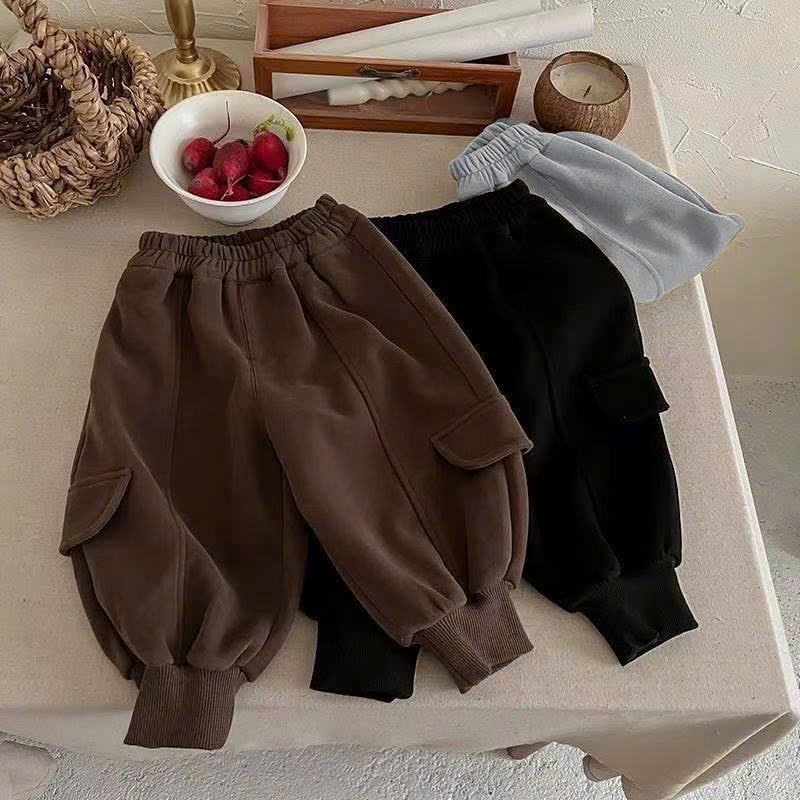 Quần nỉ bo gấu nắp túi hộp trẻ em phong cách streetwear, quần jogger nỉ dày giữ ấm cho bé mùa đông size 8-18kg