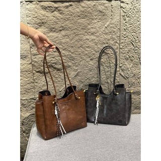  Chio 2nd Túi Đeo Vai Da Mịn Size 33 Kèm Charm Thời Trang Kiểu Dáng Công Sở Basic Dễ Phối Đồ Cho Nữ-HTM365 Màu Nâu & Đen 