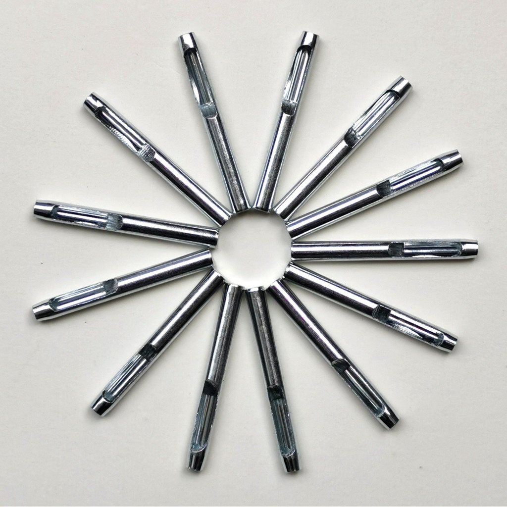 [QUÀ TẶNG KHÔNG BÁN] Đinh dùng để đục lỗ thắt lưng da