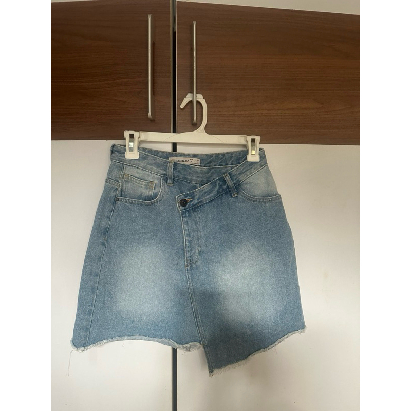 Thanh lý chân váy jean hiệu elise chính hãng.