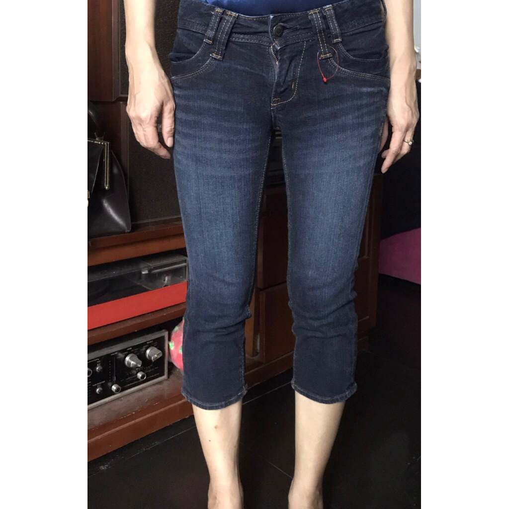 Quần jean lửng new mất tag, có giãn nhẹ, hiệu GEORGIA LOVE size S mông 85cm