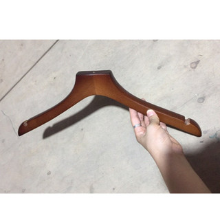 Móc Áo Gỗ Nam Hoặc Nữ Màu Nâu Gỗ Dày