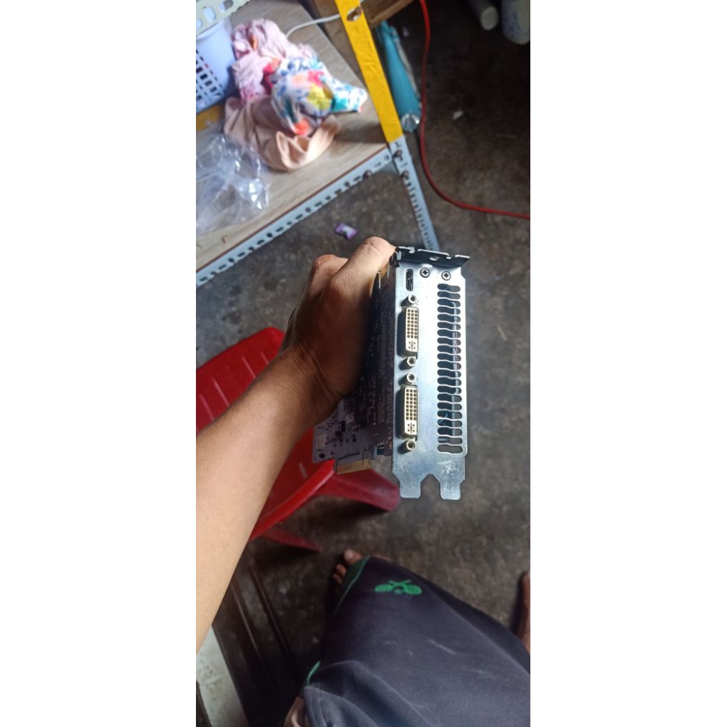 card hình GTX 560ti 1Gd5 2 fan đẹp chạy 2 nguồn 6pin ưu cầu dùng nguồn CST trên 450w