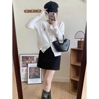  Áo Cadigan Dáng Dài Áo Khoác Len Mỏng Tay Dài Cổ Tròn Bigsz Phong Cách Nhẹ Nhàng Phối Thêu Ngựa Ngực Dễ Phối Đồ Hàng Qc 