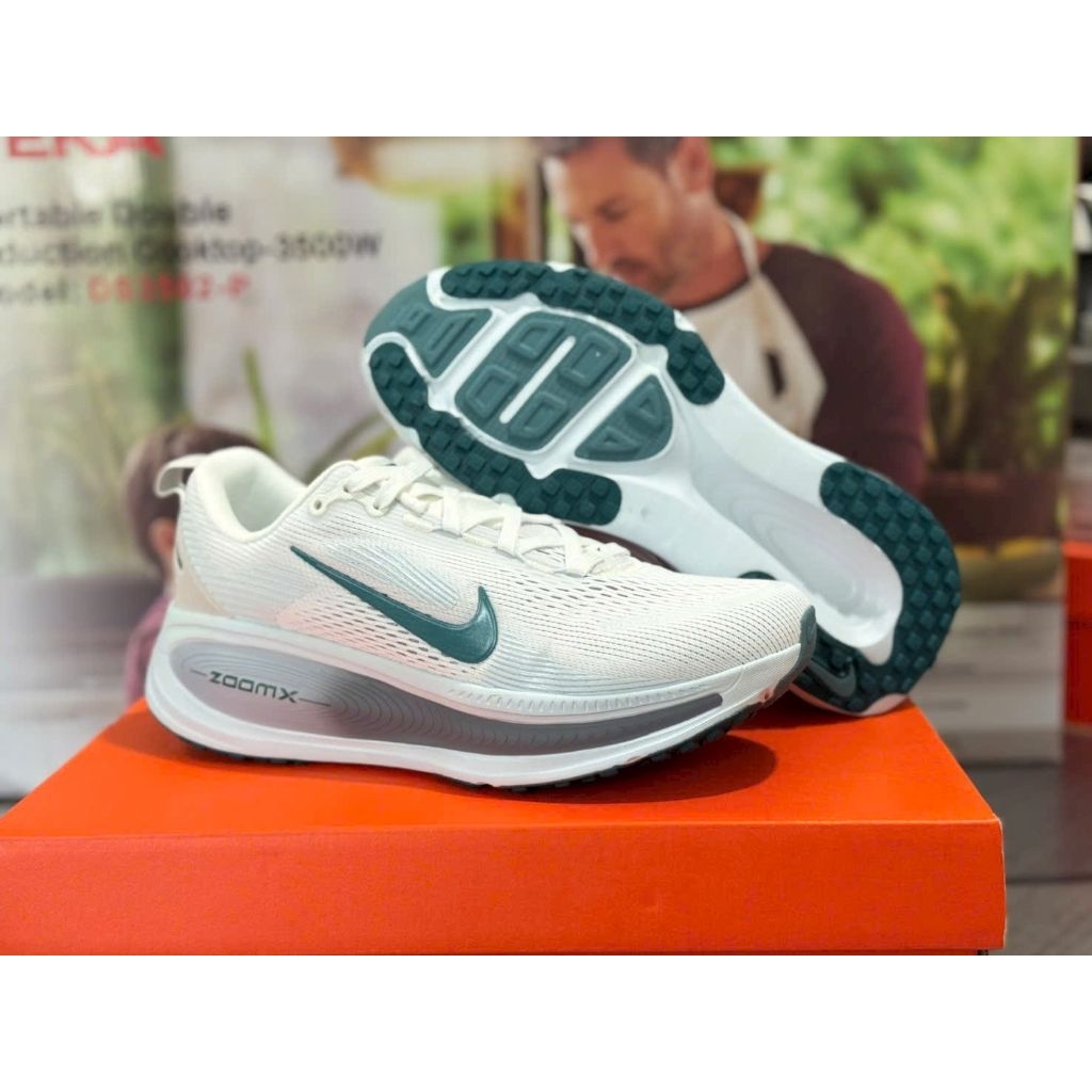 [ Ảnh thật ] Giày Chạy Bộ Thể Thao Nữ Nike Zoomx Vomero 18 ' Tặng Kèm tất xịn '