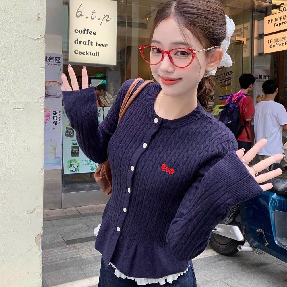 Áo len vặn thừng 𝒀𝑼𝑴𝑴𝒀 dáng ôm, Áo len cardigan viền xoè thêu logo kitty đỏ phong cách Hàn Quốc_AL28 | BigBuy360 - bigbuy360.vn