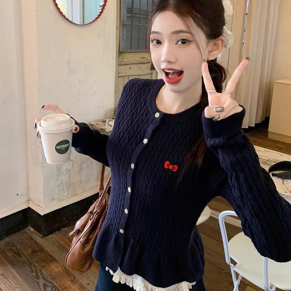 Áo len vặn thừng 𝒀𝑼𝑴𝑴𝒀 dáng ôm, Áo len cardigan viền xoè thêu logo kitty đỏ phong cách Hàn Quốc_AL28 | BigBuy360 - bigbuy360.vn