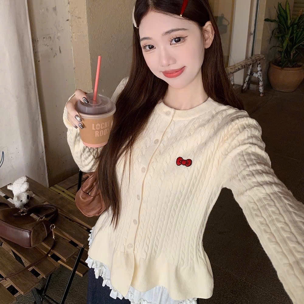 Áo len vặn thừng 𝒀𝑼𝑴𝑴𝒀 dáng ôm, Áo len cardigan viền xoè thêu logo kitty đỏ phong cách Hàn Quốc_AL28 | BigBuy360 - bigbuy360.vn