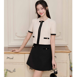 Set áo blazer công sở nữ phối dây nhung đen Lazelle BEAUTEBYV, chân váy ngắn dáng A có dây nhung nổi kèm NƠ ĐÍNH CÚC