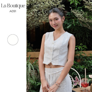 Áo Gile Cổ V Viền Ren La Boutique Vải Xô Thêu - A091