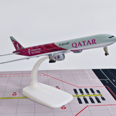 Máy Bay Boeing B777 QATAR Airways Boeing | Tỉ Lệ 1:400 | Phiên bản Hợp Kim Cao Cấp Có Bánh Xe