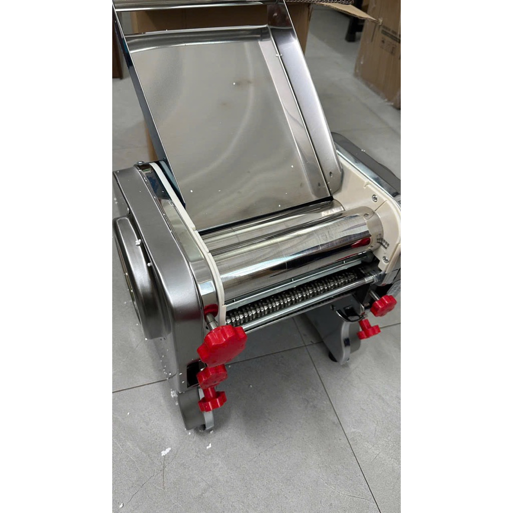 Máy cán bột và cắt mì, máy làm bánh canh chạy điện