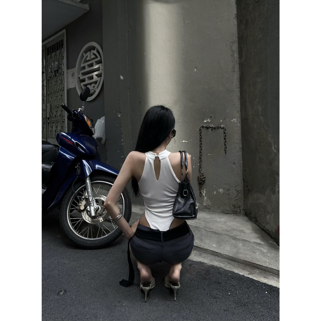Áo bodysuit trơn cổ yếm tôn dáng IRINA - 𝐊𝐈𝐋𝐋 𝐒𝐘𝐒𝐓𝐄𝐌 | BigBuy360 - bigbuy360.vn