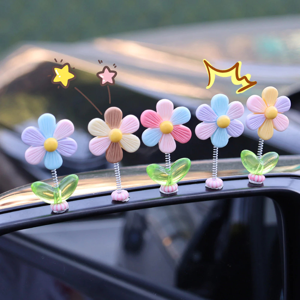 Các mẫu charm  trang trí trên xe ô tô, nhiều màu sắc sinh động đáng yêu