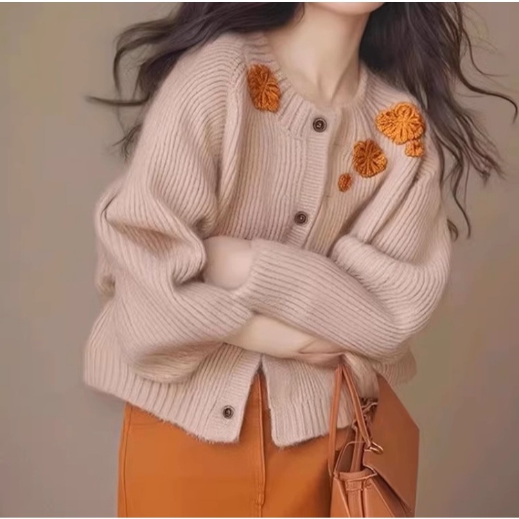 Ao len nu mùa đông đính hoa mới 2 màu dễ thương, Áo khoác len dệt kim mặc 2 kiểu xinh xỉu