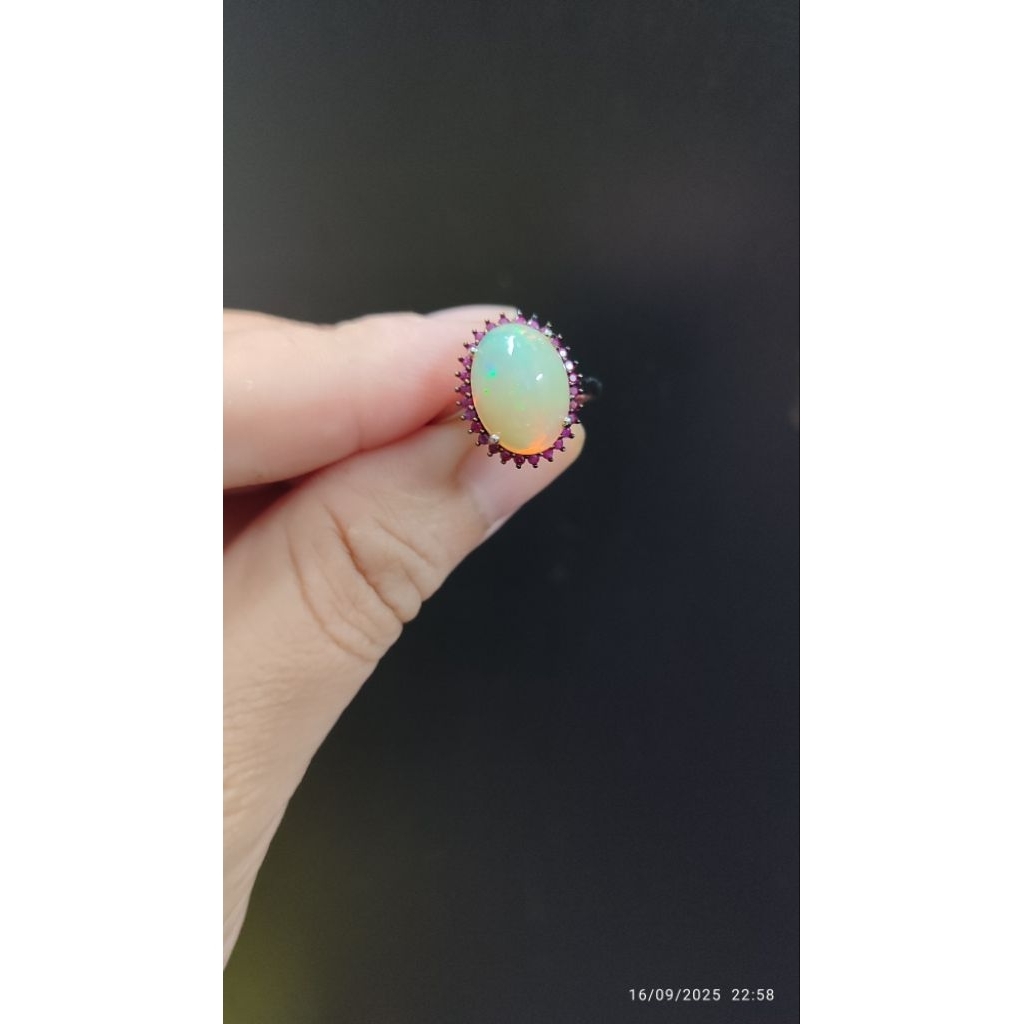 Nhẫn Opal tự nhiên