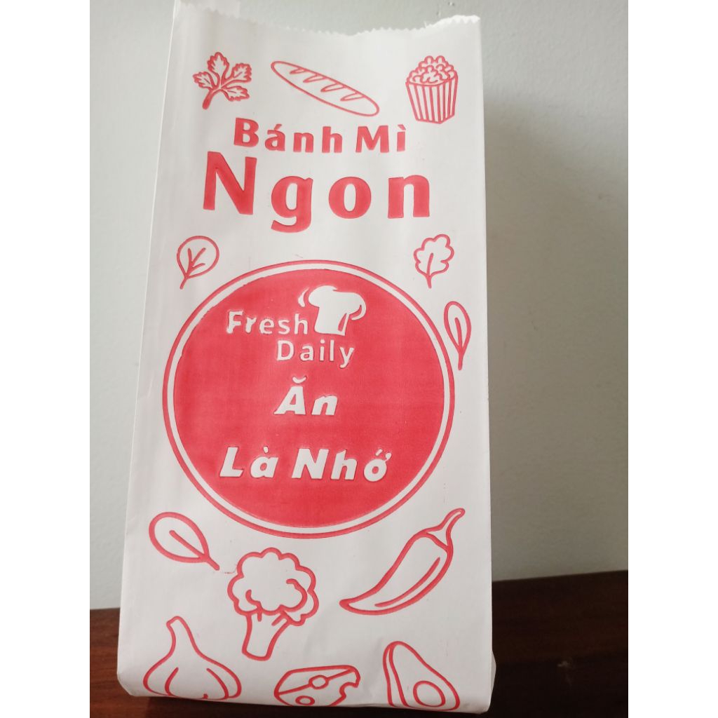 túi bánh mì ngon Trắng in đỏ, chất liệu giấy kraft nhật, kt9*5*24cm