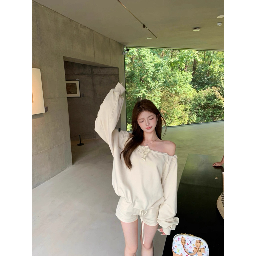 Set áo trễ vai tay phồng phối quần short màu kem vàng TABISHOP Set đồ nữ dễ thương mặc đi chơi đi dạo thu đông(226) | BigBuy360 - bigbuy360.vn
