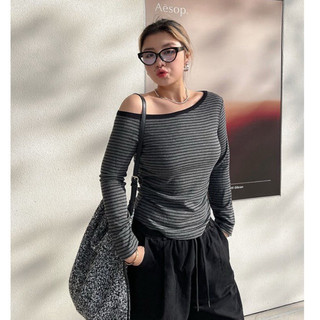   BIGSIZE L-4XL  Áo Thun Bigsize Nữ Lệch Vai Họa Tiết Sọc Đen Phong Cách Gợi Cảm Cá Tính Thu Đông 2025 