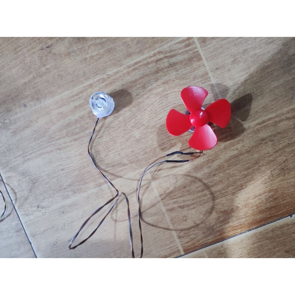 Đèn gió mini, đèn lắp diều sáo 1 màu xanh hoặc đỏ. đồ chơi diều sáo