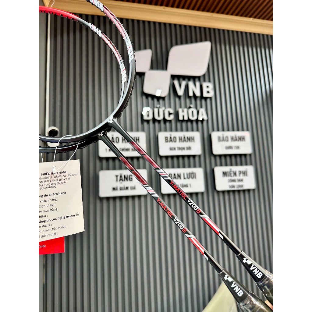 Vợt cầu lông VNB V200 Đỏ chính hãng (Tặng kèm 2 quấn cán + túi)