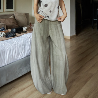  Quần dài nữ cạp lửng Thụng Trousers dáng suông rộng cong phần gấu quần bề mặt vải nhăn tự nhiên - oula studios 