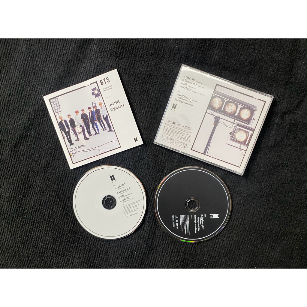 Bts album Nhật fake love airplane pt.2 gồm CD DVD và mini booklet như hình.