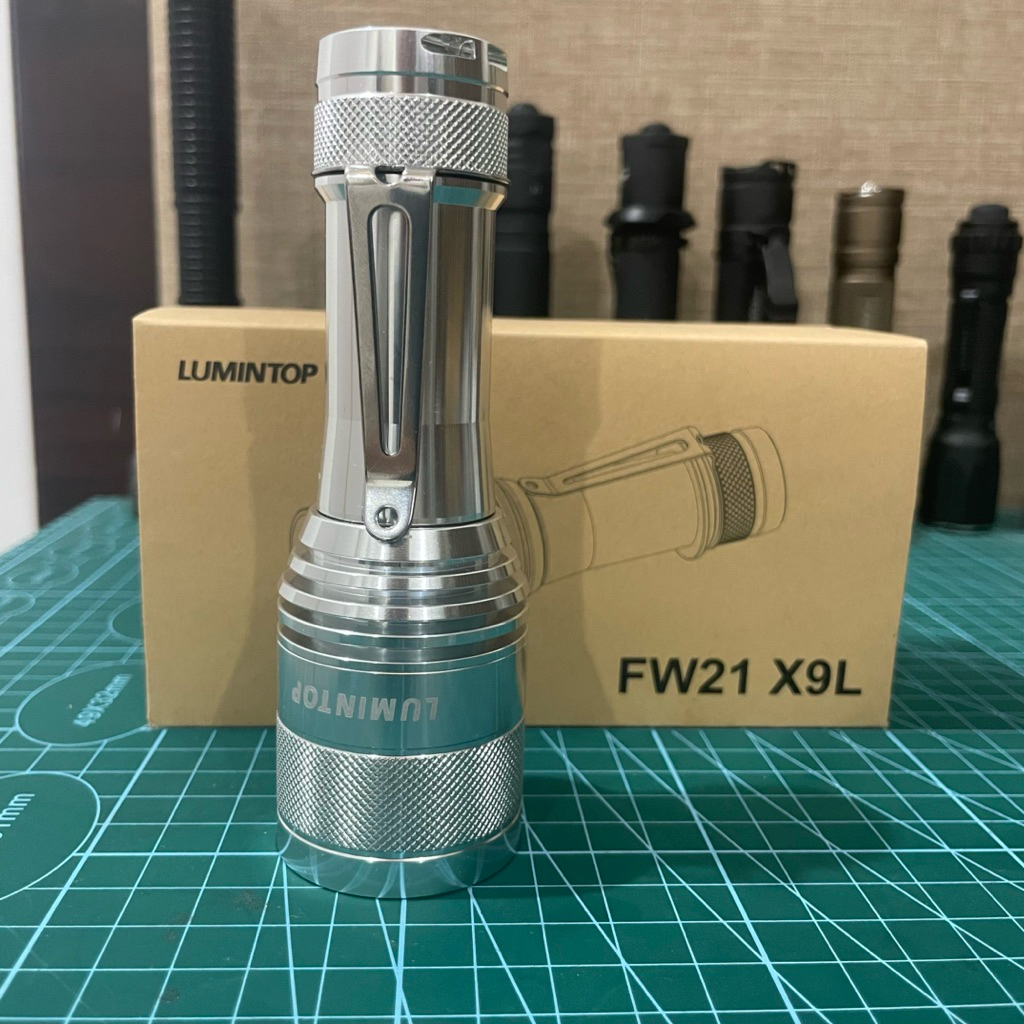 Lumintop FW21 X9L Đèn pin Led SBT90.2 Độ sáng 6500lm Xa 810m Pin 21700