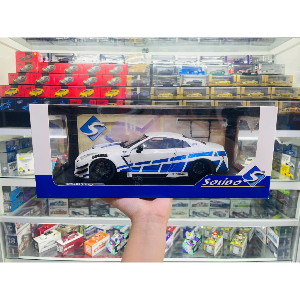 Mô hình xe ô tô Nissan GT-R (R35) LBWK Liberty Walk Body Kit 2.0 White & Blue Stripes 2024 tỉ lệ 1:1