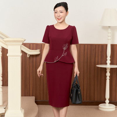 Đầm body trung niên cho mẹ - Cổ tròn tay ngắn kết cườm - Đỏ rượu - TTV1914