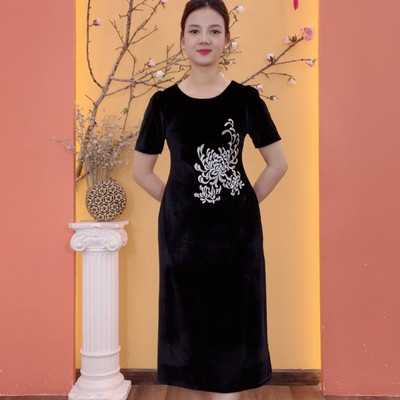 Đầm suông trung niên cho mẹ - Cổ tròn tay ngắn thêu hoa - Màu Đen - TTV1969