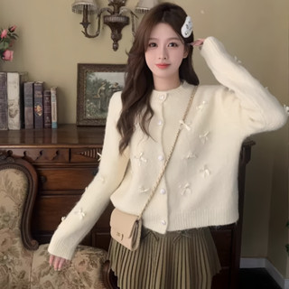 Áo len nữ cổ tròn cúc cài đính nơ phong cách coquette Hàn Quốc 24Feb.studio AKN0035